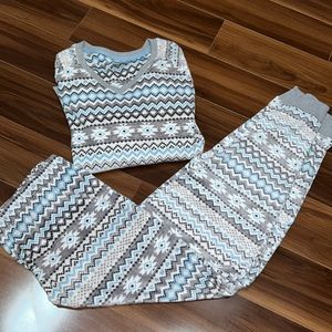 Medium Cuddl Duds light plush fleece grey blue soft pajama set